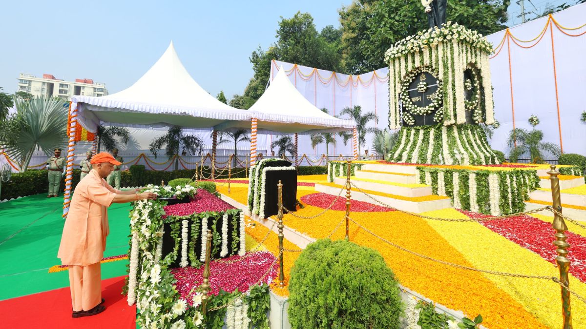 police memorial day 2025 cm pays emotional tribute to martyred policemen by offering wreaths salutes the sacrifice of the heroes