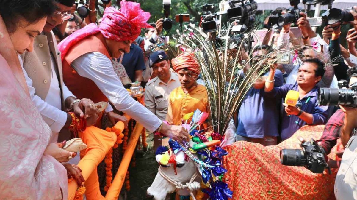cm mohan yadav performed govardhan puja and said our country is of farmers and cow herders