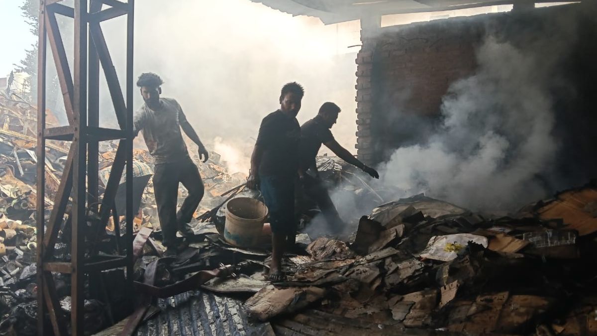 fire broke out scrap warehouse in batala on diwali brought under control after eight hours of effort losses exceeding 20 lakh rupees