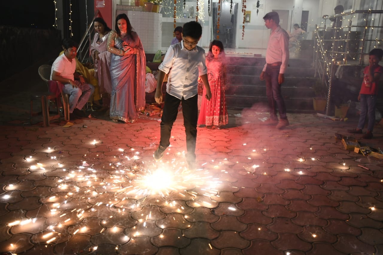dehradun diwali crackers sale tax evasion and billing irregularities uncovered
