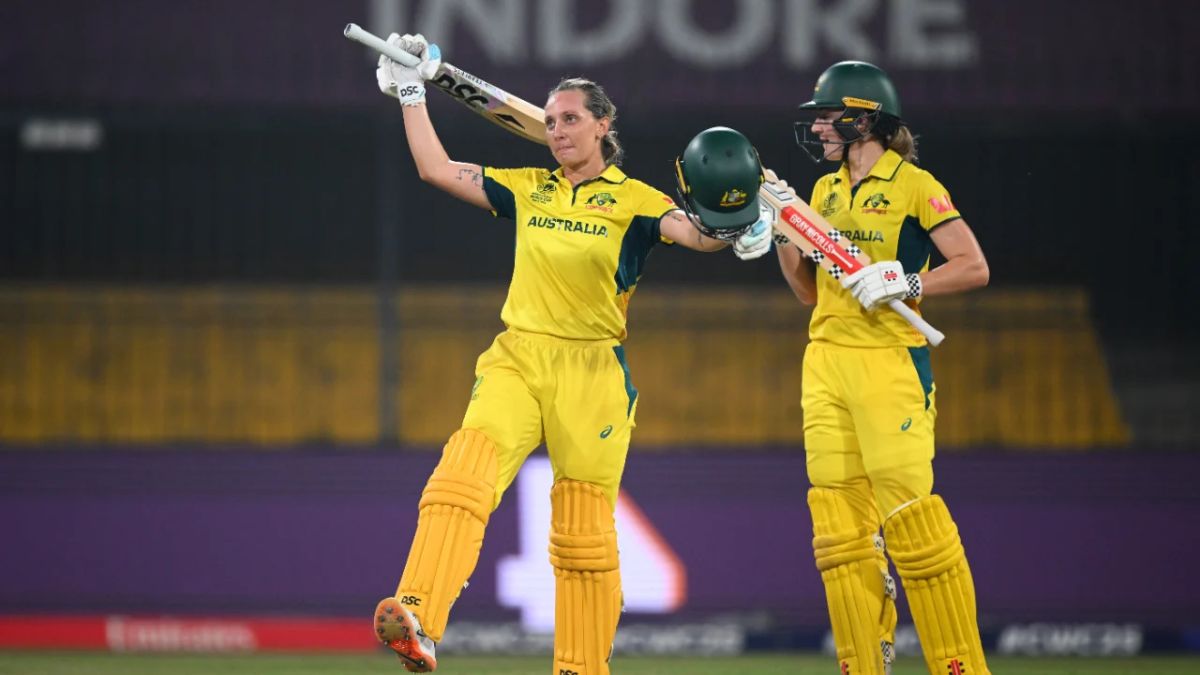 australia women beat england women by 6 wicket
