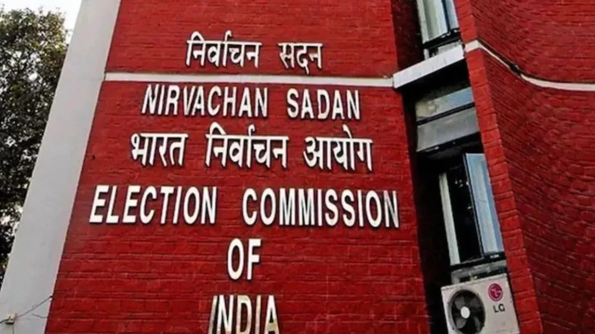 बंगाल में SIR को लेकर बड़ी कार्रवाई, 1000 BLO को चुनाव आयोग ने जारी किया नोटिस
