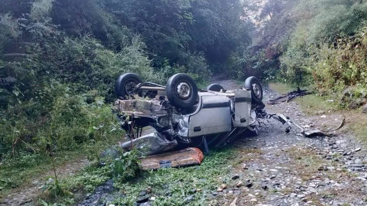 himachal pradesh kullu sainj road accident car fell into ditch two person death