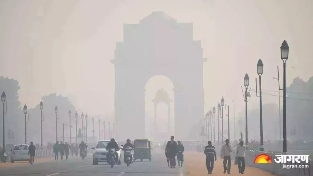 pollution wreaks havoc in the capital aqi crosses 400 delhi blames punjab