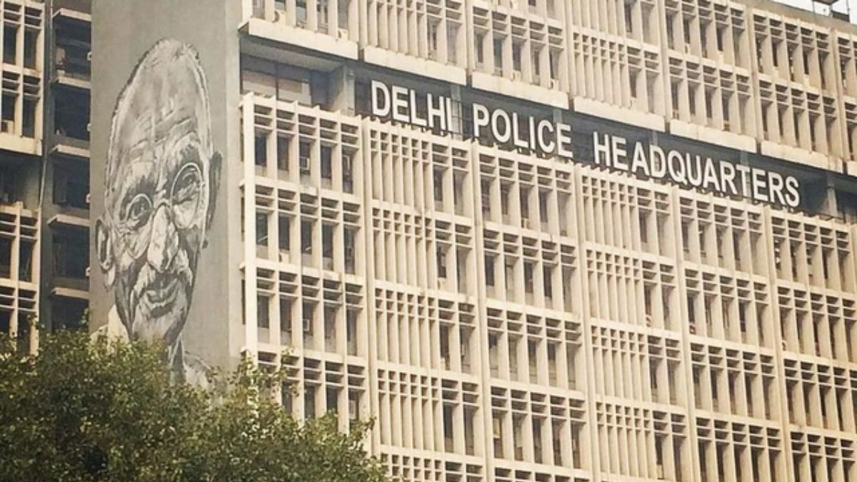 delhi police honors 275 with service medals for outstanding policing