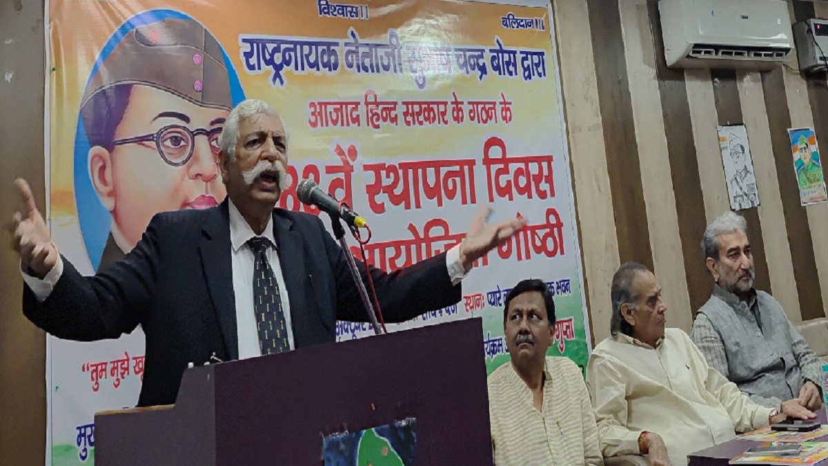 gd bakshi and sushil pandit in meerut demand to install statue of subhash chandra bose on kartavya path