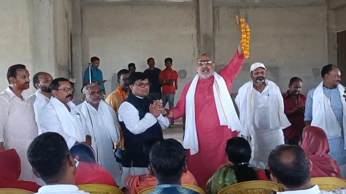 bihar chunav 2025 giriraj slams mahagathbandhan for outsider tickets