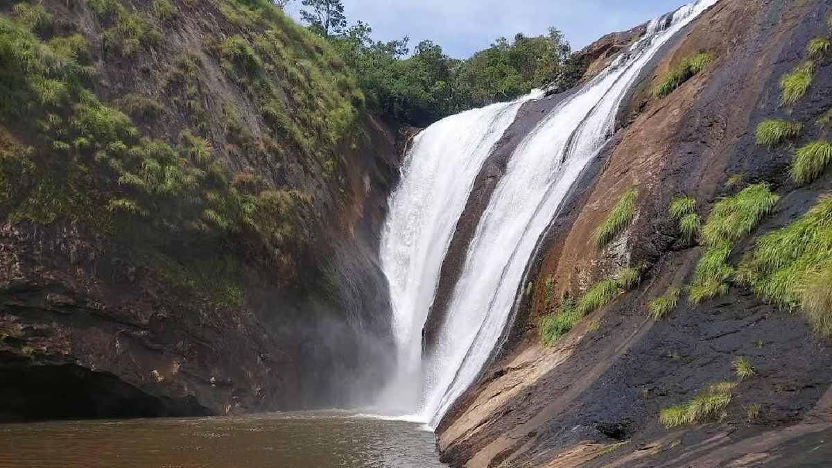 tamilnadu medical student washed away in kodaikanal anjuveedu waterfall found dead after 3 days