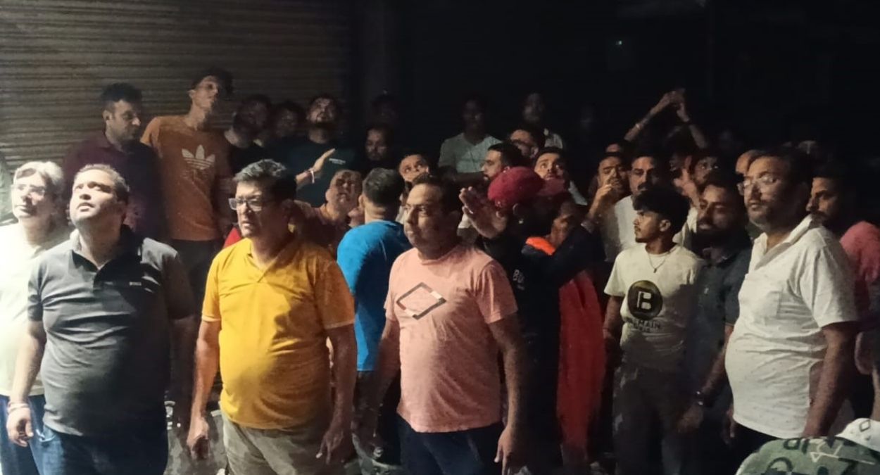 fire engulfs shop in phagwara market on diwali night