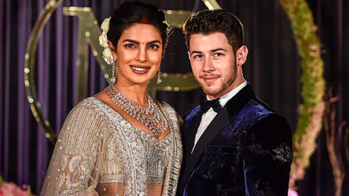 priyanka chopra reveal nick jonas recommends this bollywood movie to everyone