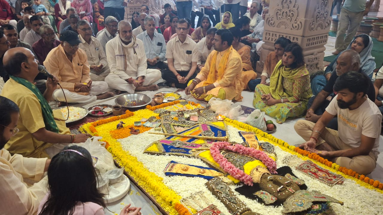 govardhan puja celebrations in gurugram annakut bhandara devotee gatherings