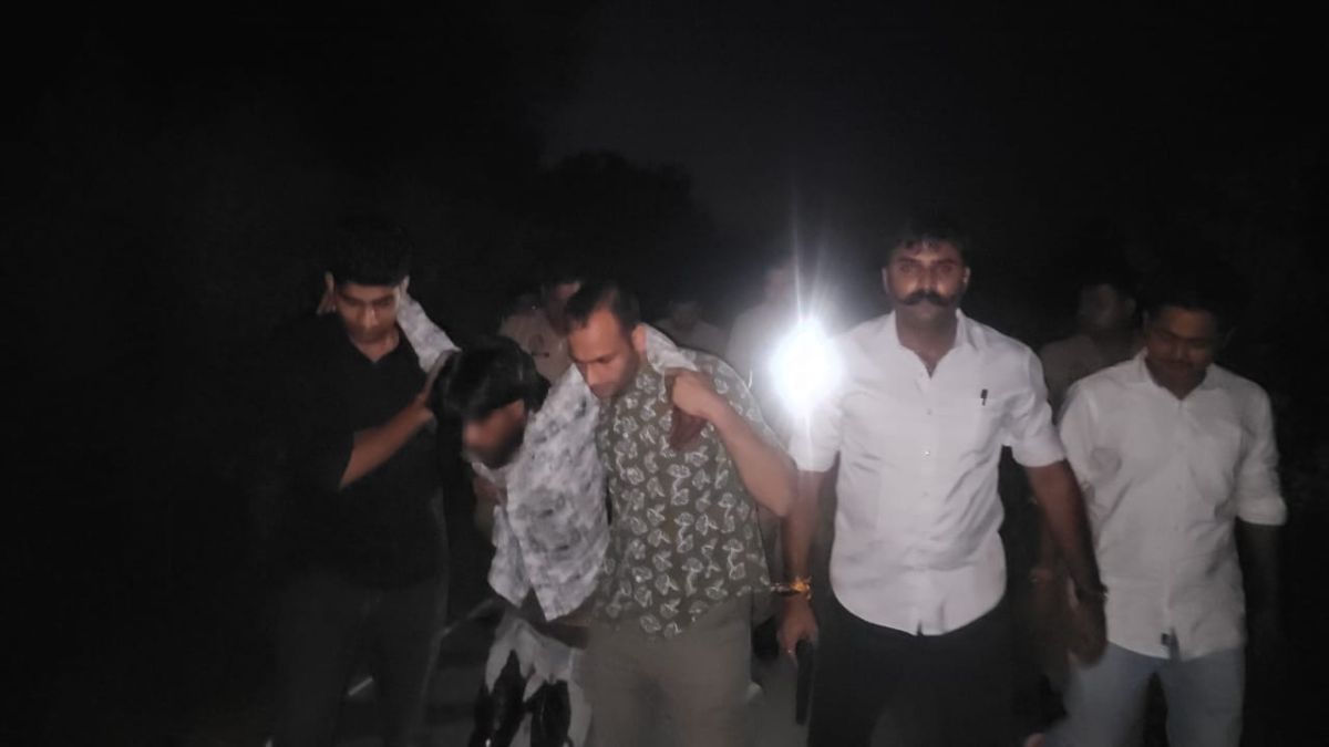 agra police ecnounter arrests accused of old woman murder shot in the leg