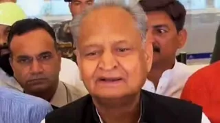 अशोक गहलोत उतरे मैदान में