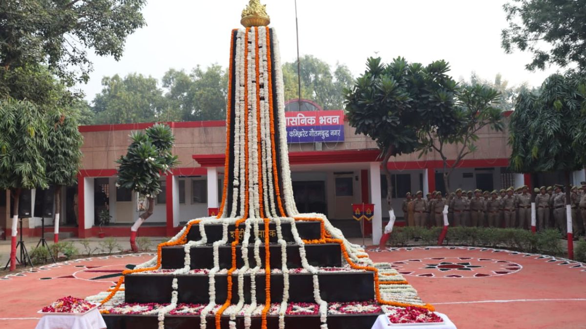 police smriti diwas tributes paid to martyrs