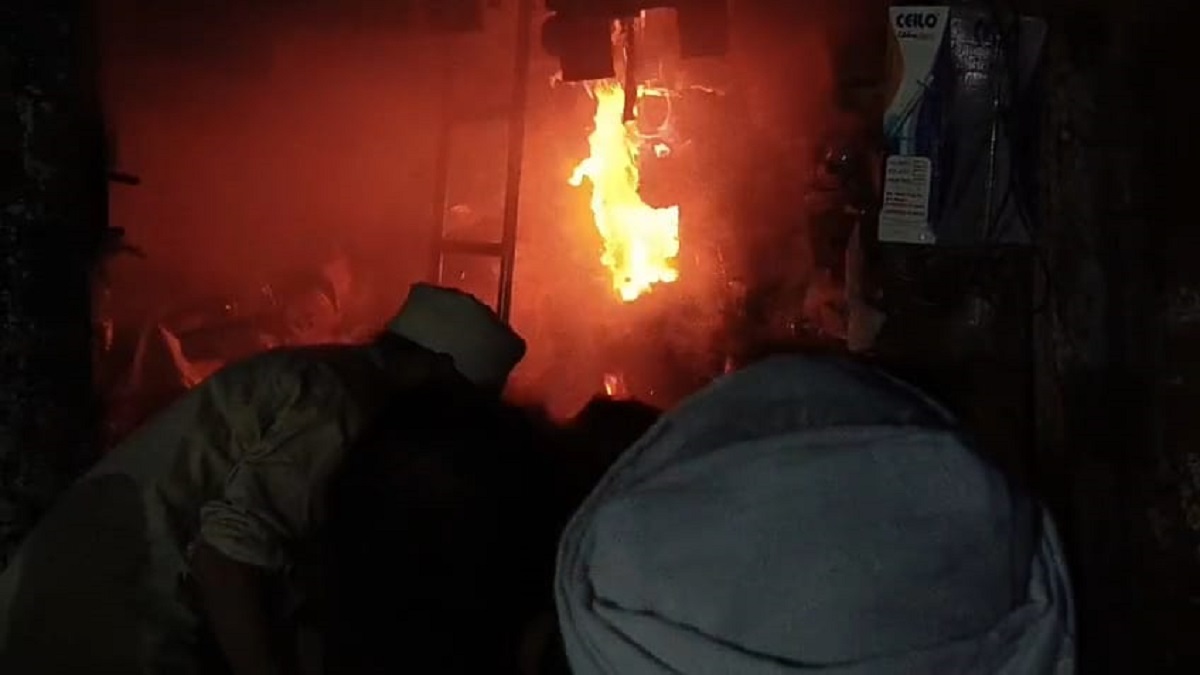 muzaffarnagar news massive fire engulfs shops in muzaffarnagar due to illegal gas refilling