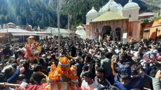 विधिवत पूजा अर्चना के साथ अभिजीत मुहूर्त में बंद कर दिए गए कपाट। जागरण