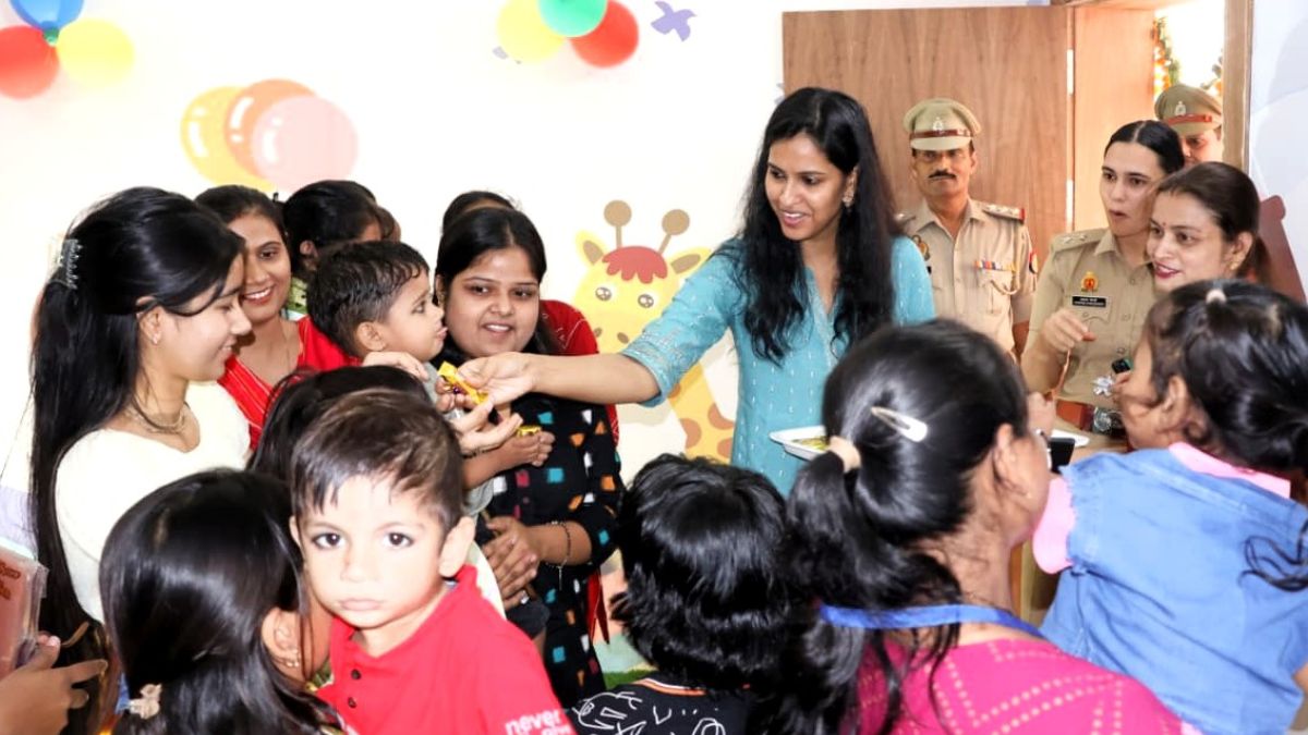 shishu grh opened in the police lines mathura ssp shalok kumar wife pampering the children