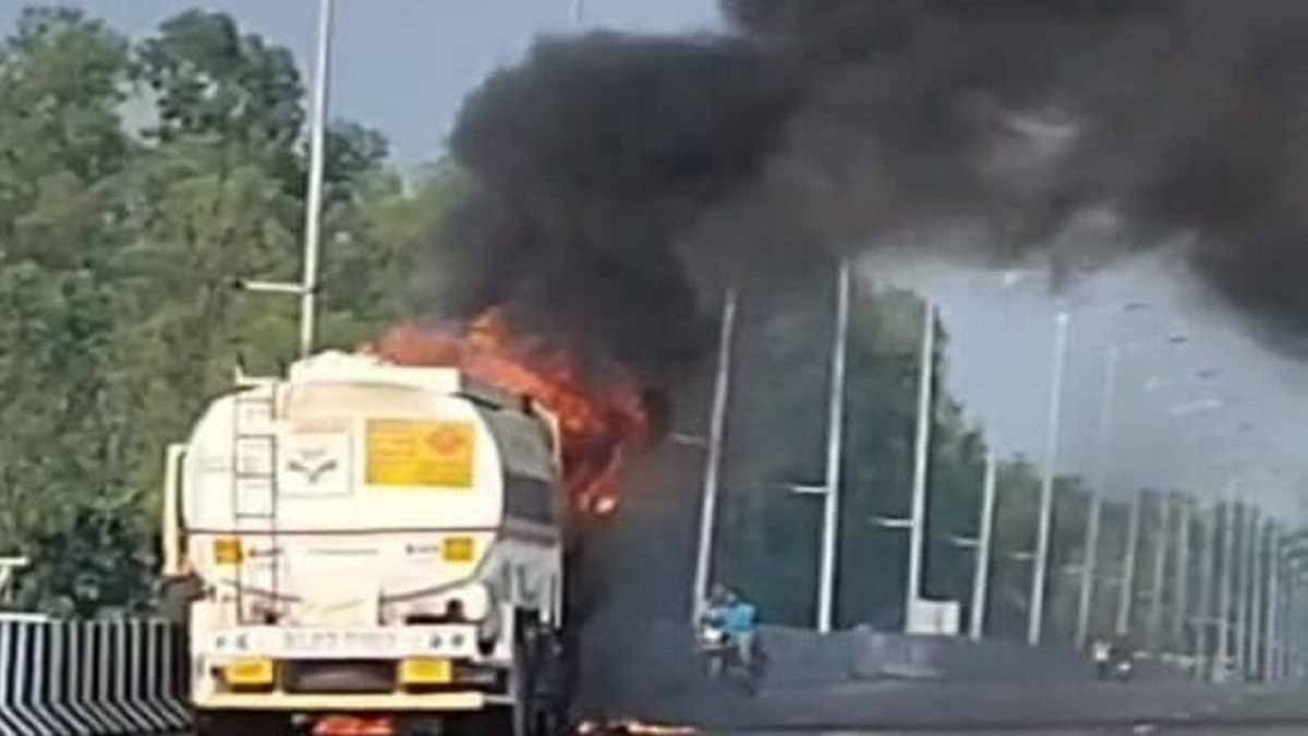 saharanpur news oil tanker caught fire on delhidehradun greenfield highway