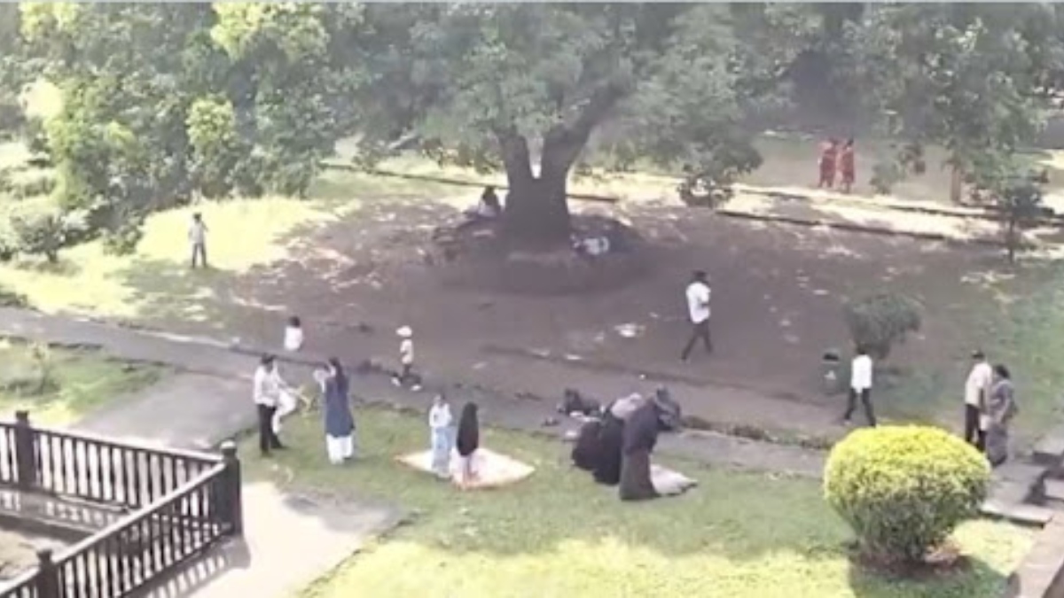 action on namaz in shaniwar wada cm fadnavis vows action