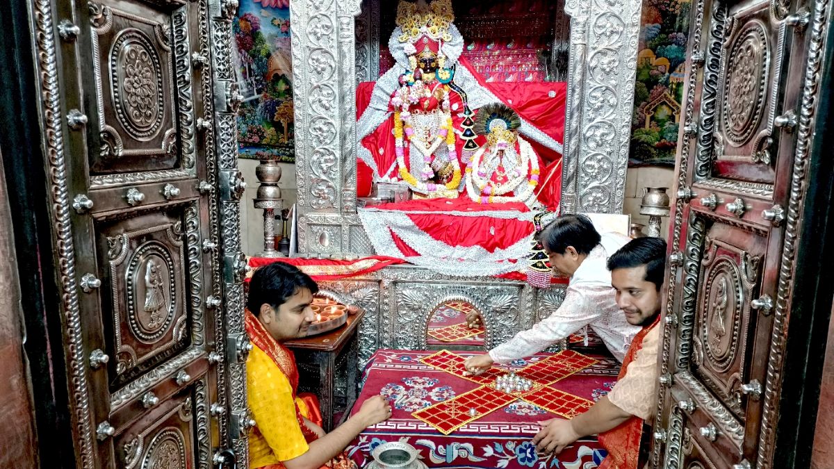 chaupar was laid out at radhavallabh temple on diwali the game of checkmate continued for hours