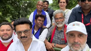 नामांकन के अंतिम दिन महागठबंधन ने अलग-अलग जारी की सूची