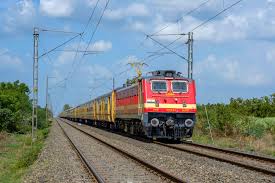 rail workers survive near miss at manohar pur station