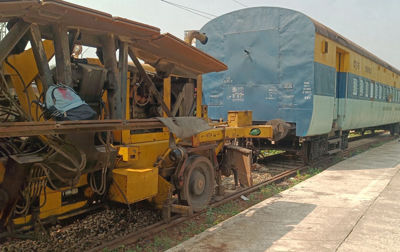 rail property theft cable stolen from trt trains in rourkela bandamunda
