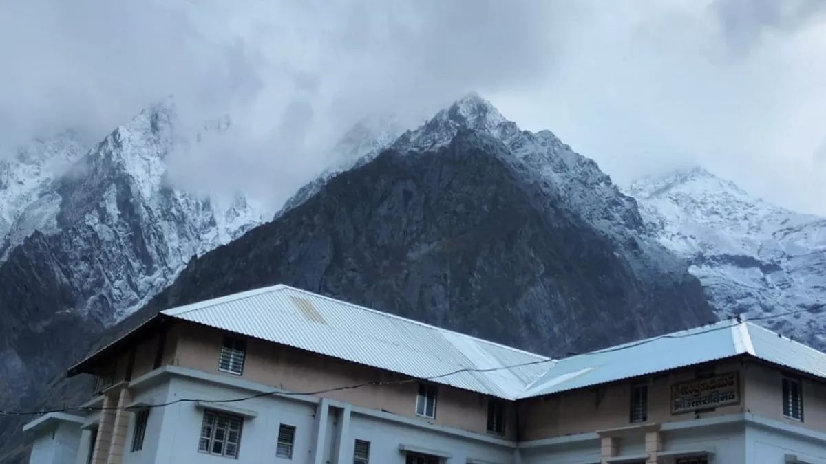 weather update possibility of drop temperature due to rain and snowfall know today weather forecast dehradun haridwar nainital bagheswar