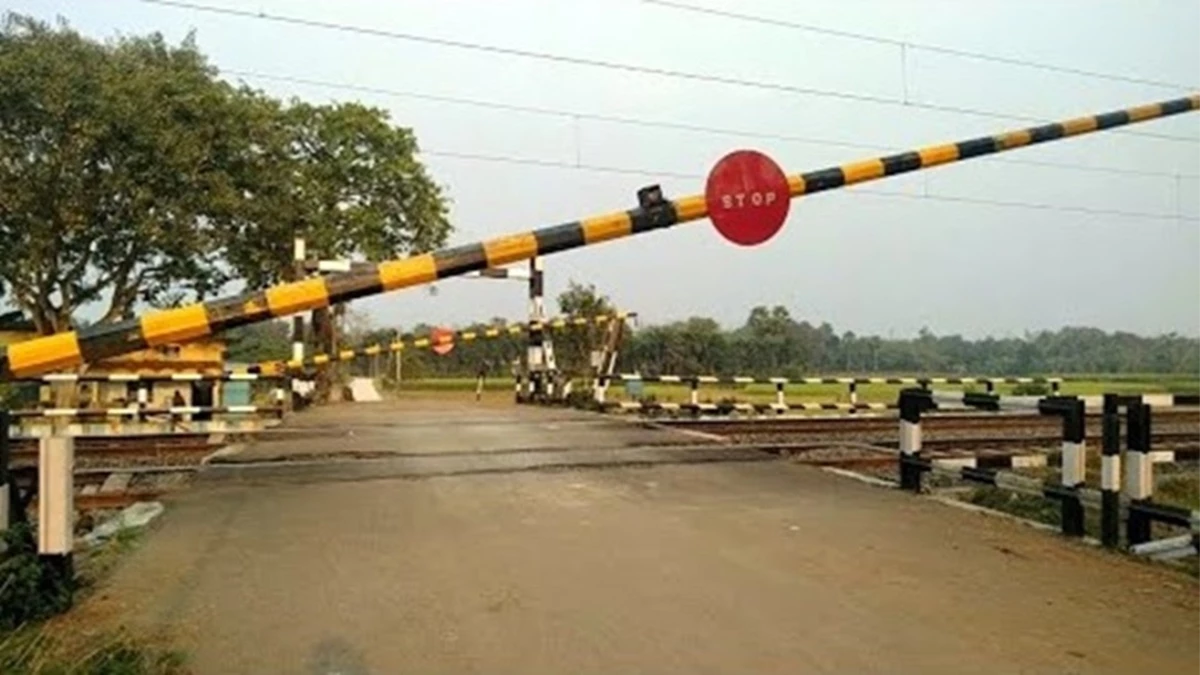 jadaunpur railway gate closure maintenance work affects train traffic