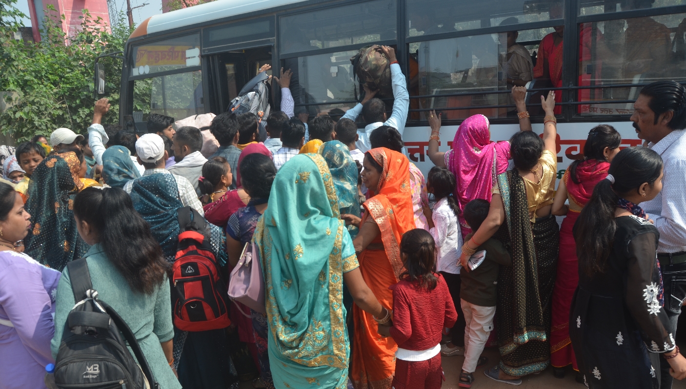 bhai dooj rush crowds at bus stands traffic jams in sambhal