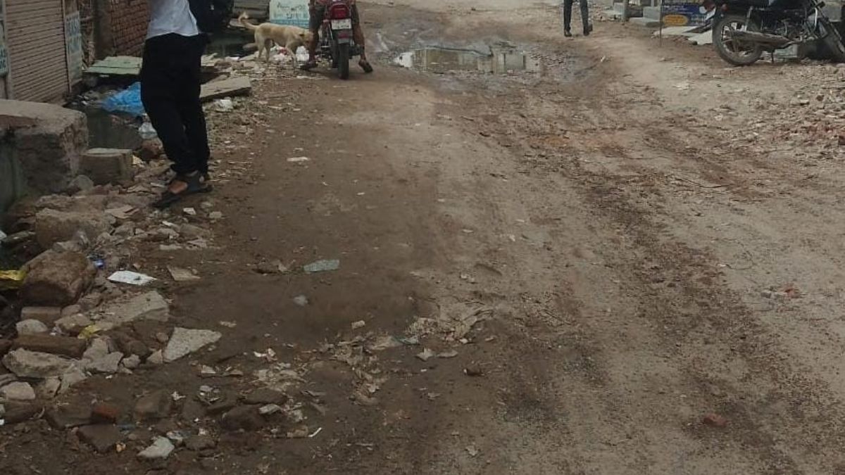 shiv vihar 33 foota road to be reconstructed with 5 crore budget