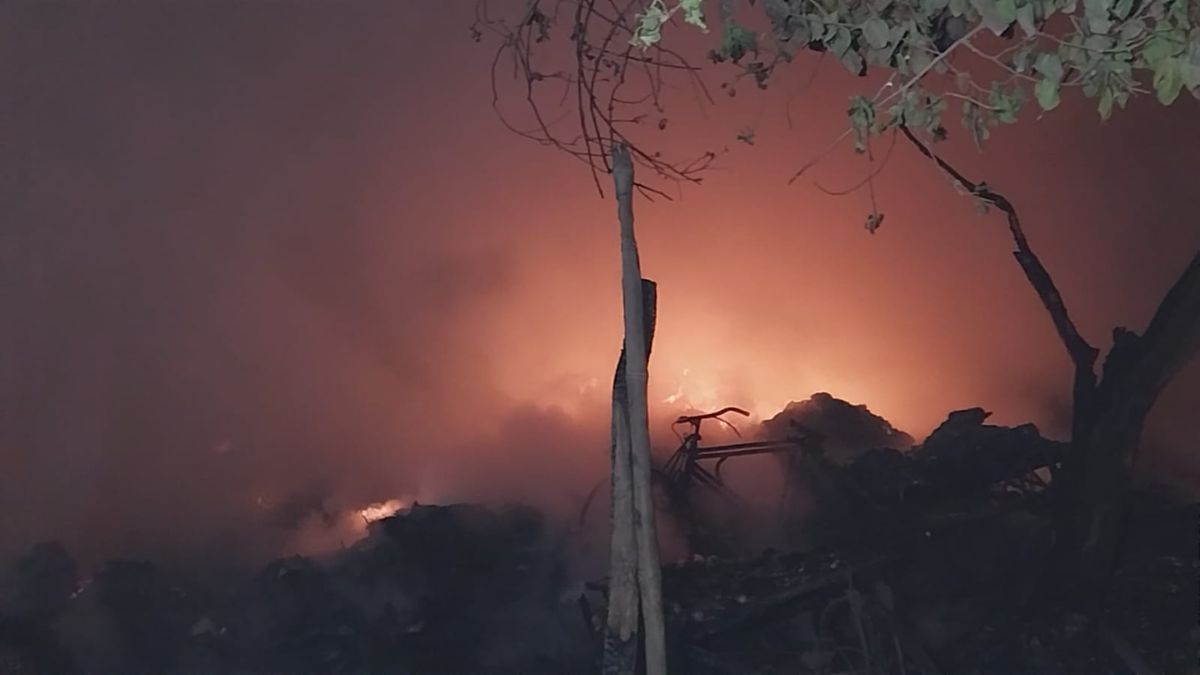 east delhi fire 25 slums gutted in rani garden blaze