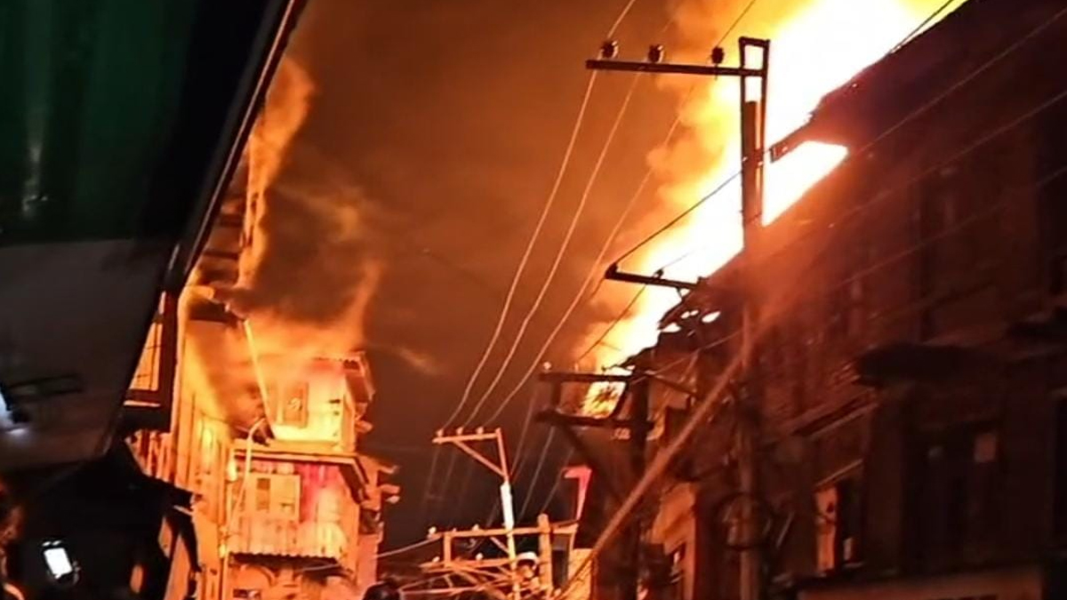 srinagar fire 9 houses warehouse gutted in habba kadal blaze