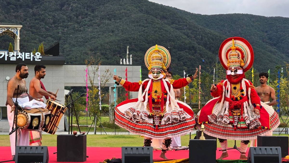 mahabharata kathakali performance captivates south korea audience
