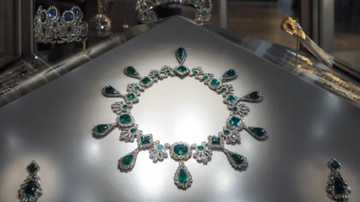 jewels worth 800 crores million theft louvre heist sapphires emeralds diamonds