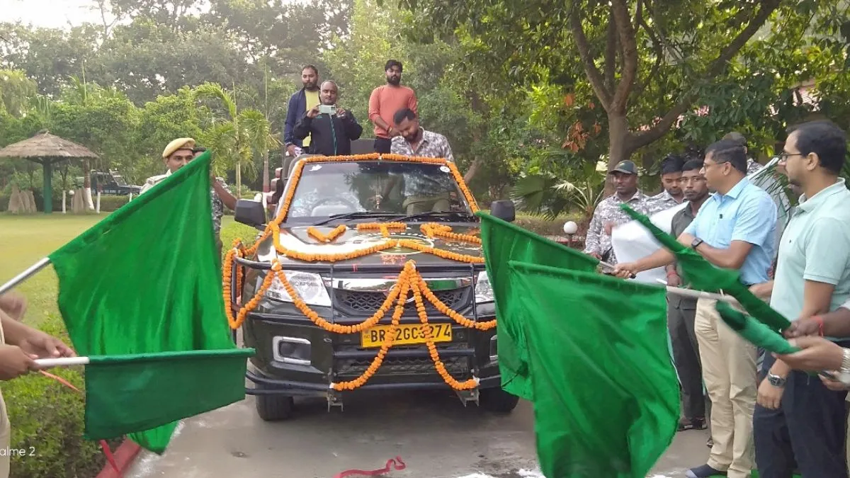 Valmikinagar Tiger Reserve: चार महीने बाद जंगल सफारी का आगाज; भालू, सांभर और हिरण के दीदार से सैलानी हुए गदगद
