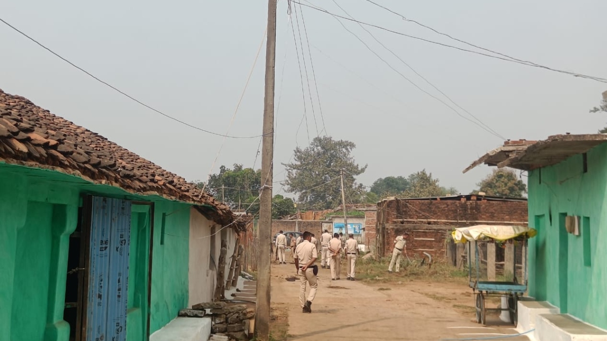 panna police team attacked manhunt on for accused
