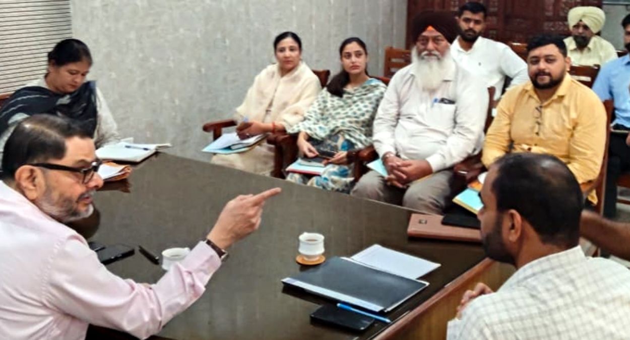 fir for burning paddy straw in phagwara sdm jashanjit singh