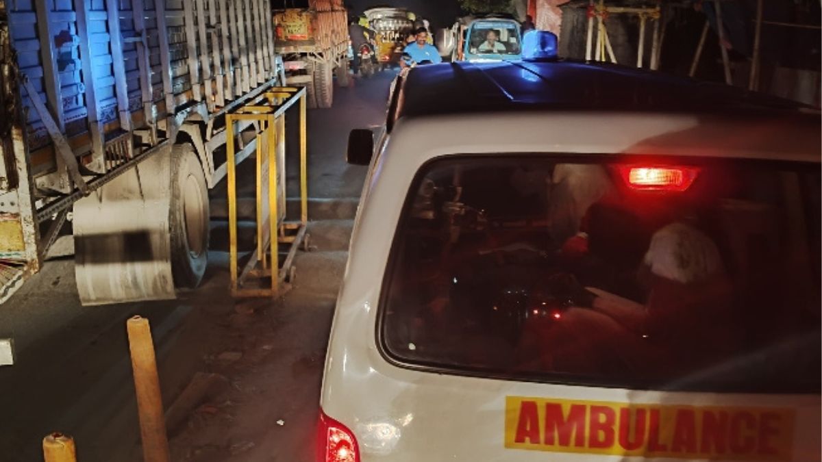 bihar news ambulance fails to find exit in muzaffarpur girl dies