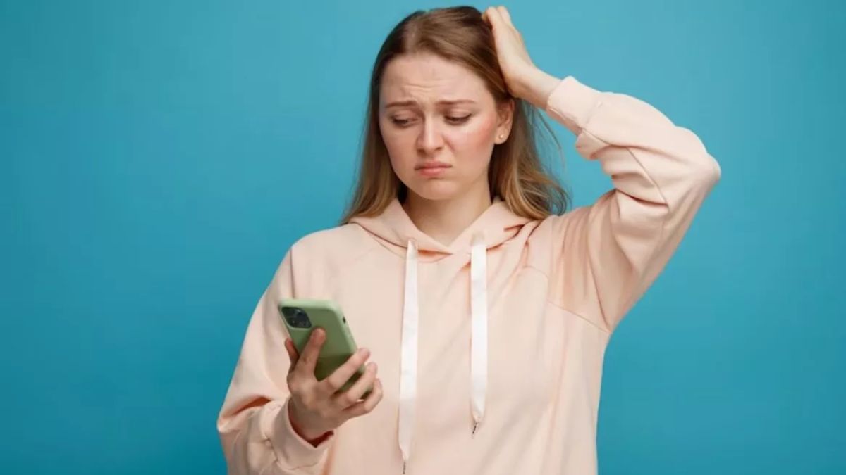 husband pays compensation for saving wife name as chubby in phone