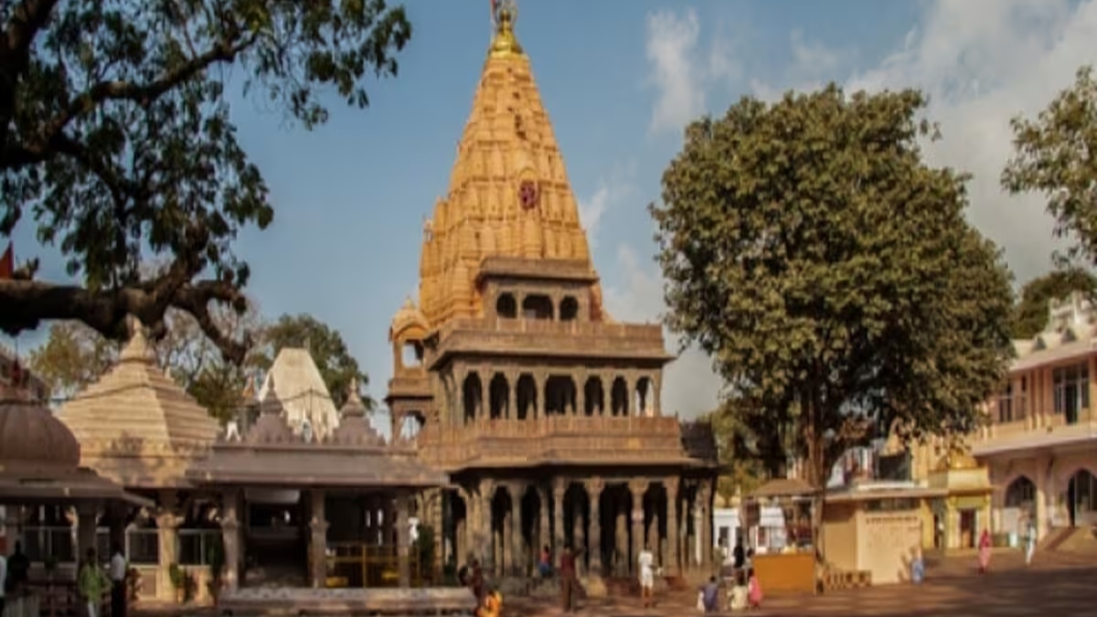 madhya pradesh scuffle between two priests in mahakal temple dispute arise over the turban