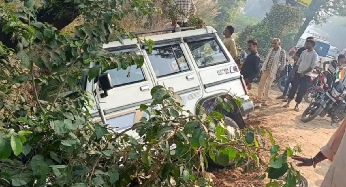 hathras accident averted bolero falls into ditch due to dilapidated road