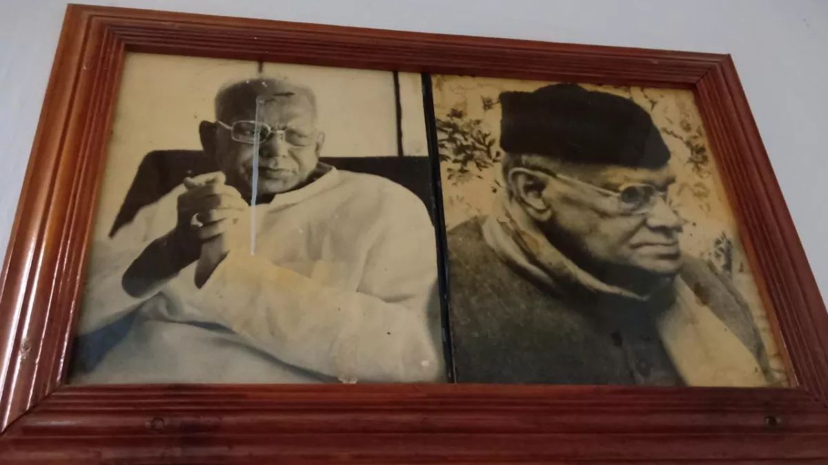 jp narayan statue neglected in storeroom for 11 years