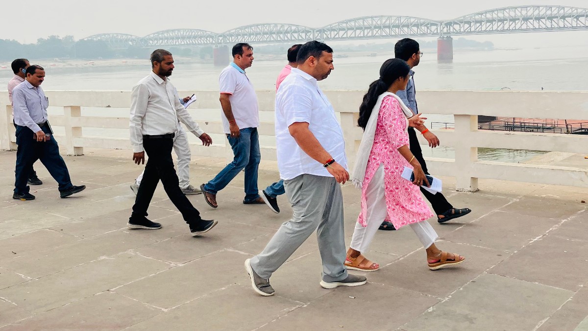 varanasi municipal commissioner orders ghat silt removal in 24 hours