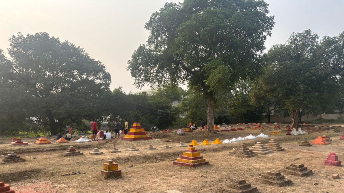 chhath puja returns to yamuna after 5 years delhis largest ghat in sonia vihar