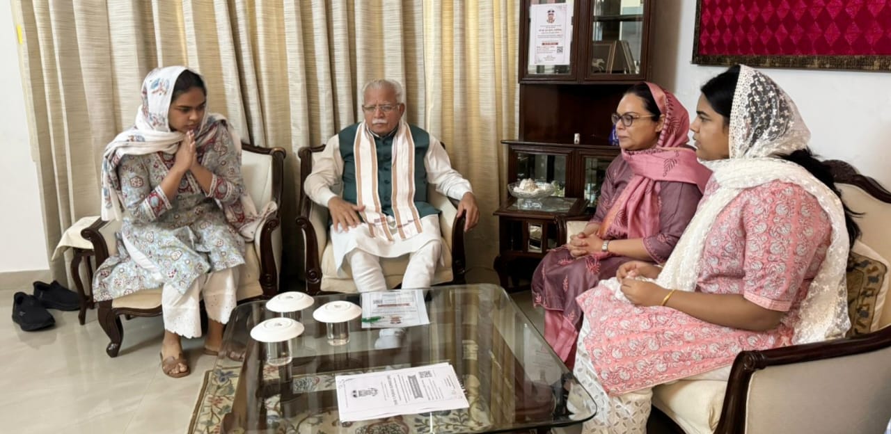 manohar lal pays tribute to ips y puran kumar meets ias amneet p kumar