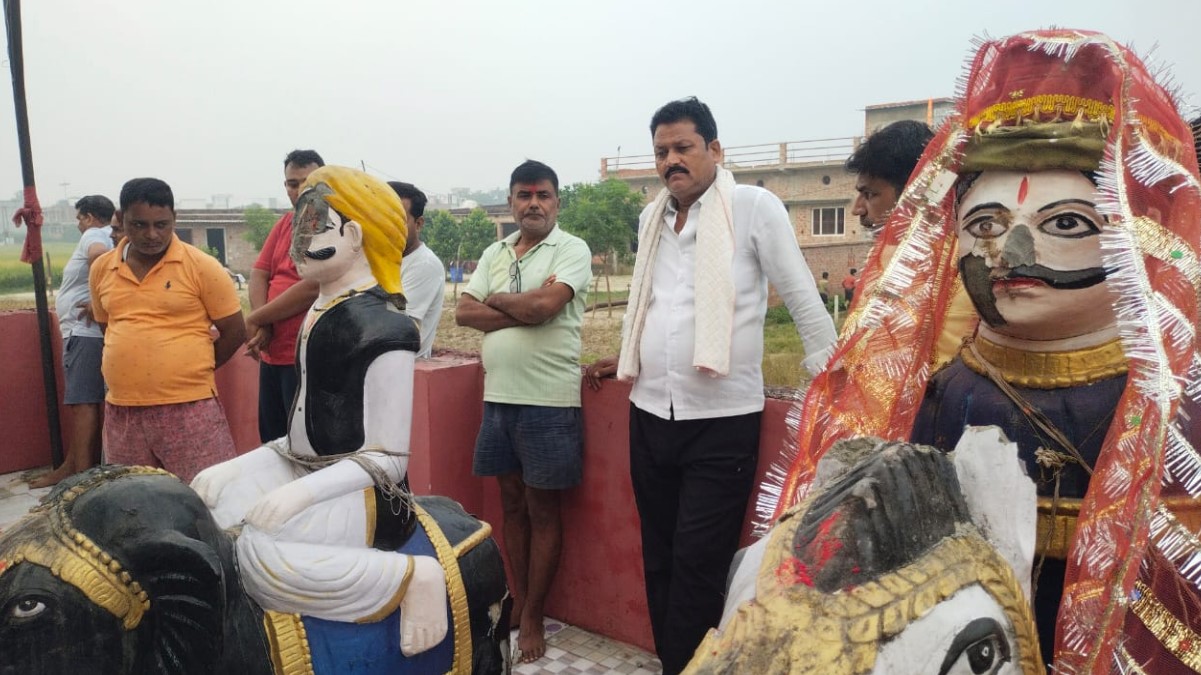 azamgarh miscreants vandalize deeh baba idol villagers angered