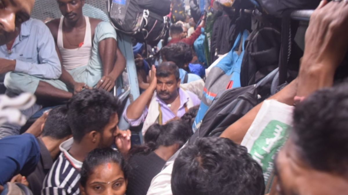 chhath rush special trains relieve crowds maurya express overwhelmed