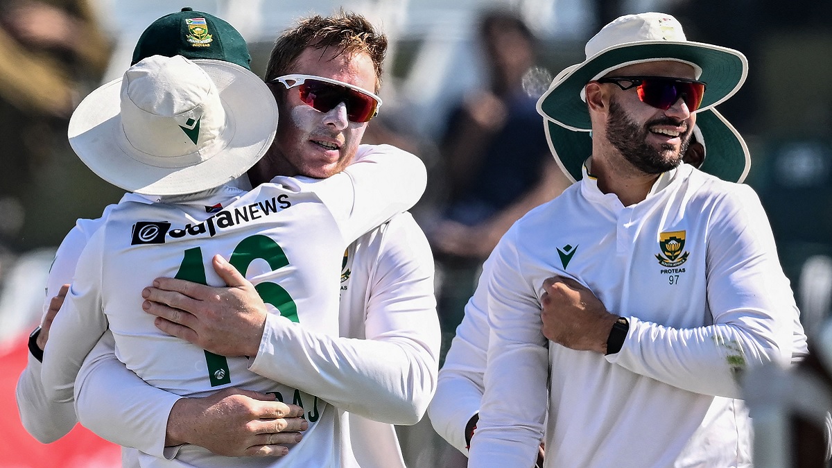 south africa beat pakistan by 8 wickets in second test and level series 1 1
