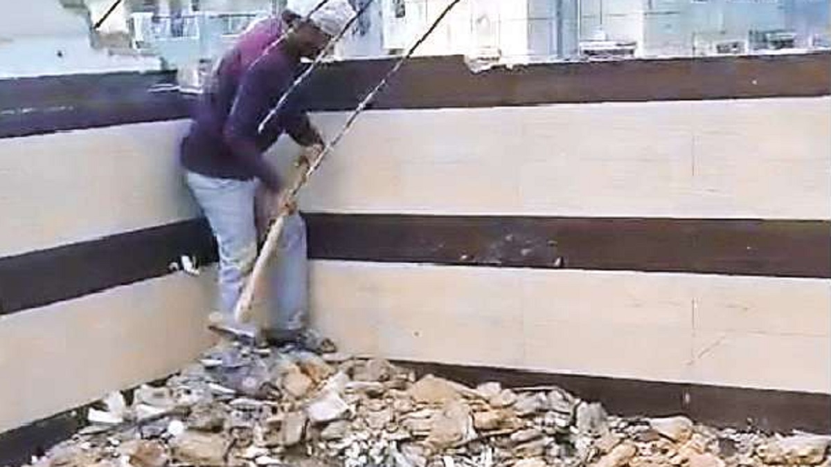 meerut news work begun to demolish portion of hospital to widen baghpat road railway road link